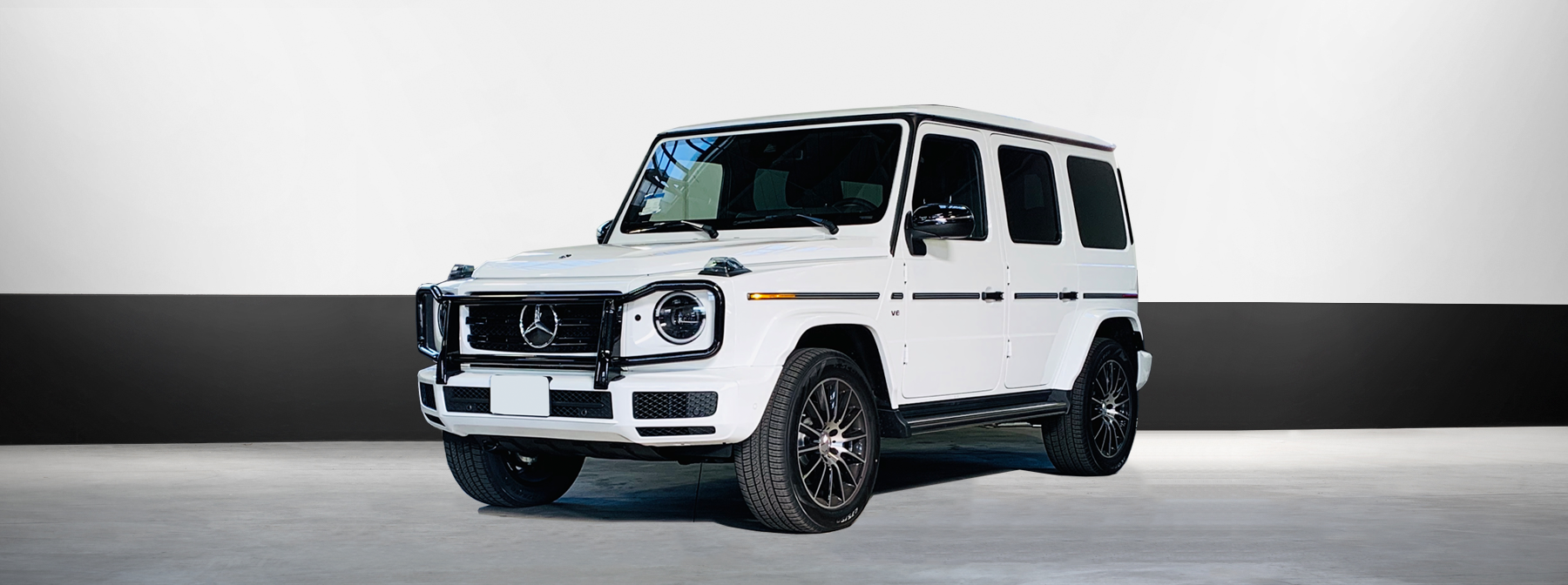Mercedes luxury suv rental g550 in white
