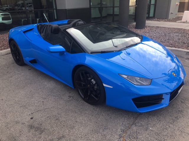 Lamborghini rental Huracan Spyder in blue
