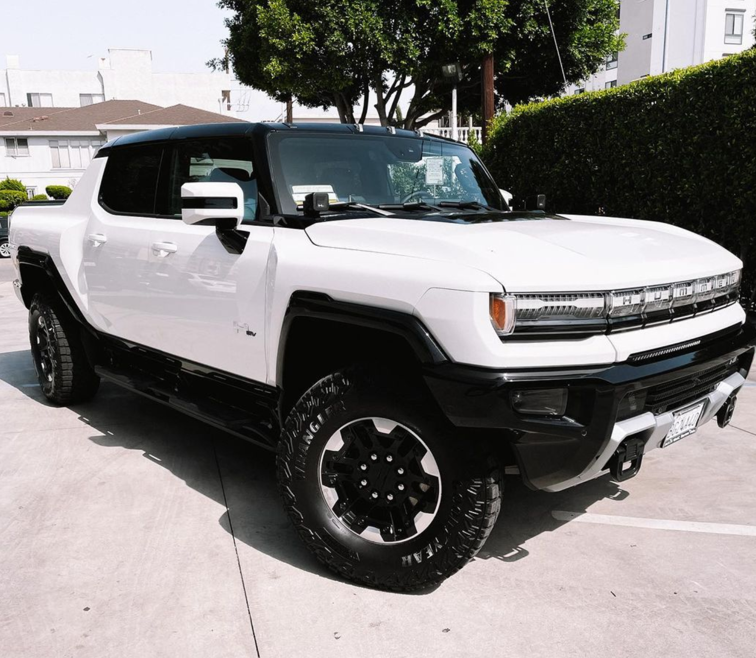 2022 Hummer EV electric car rental Pickup Edition 1 exterior front